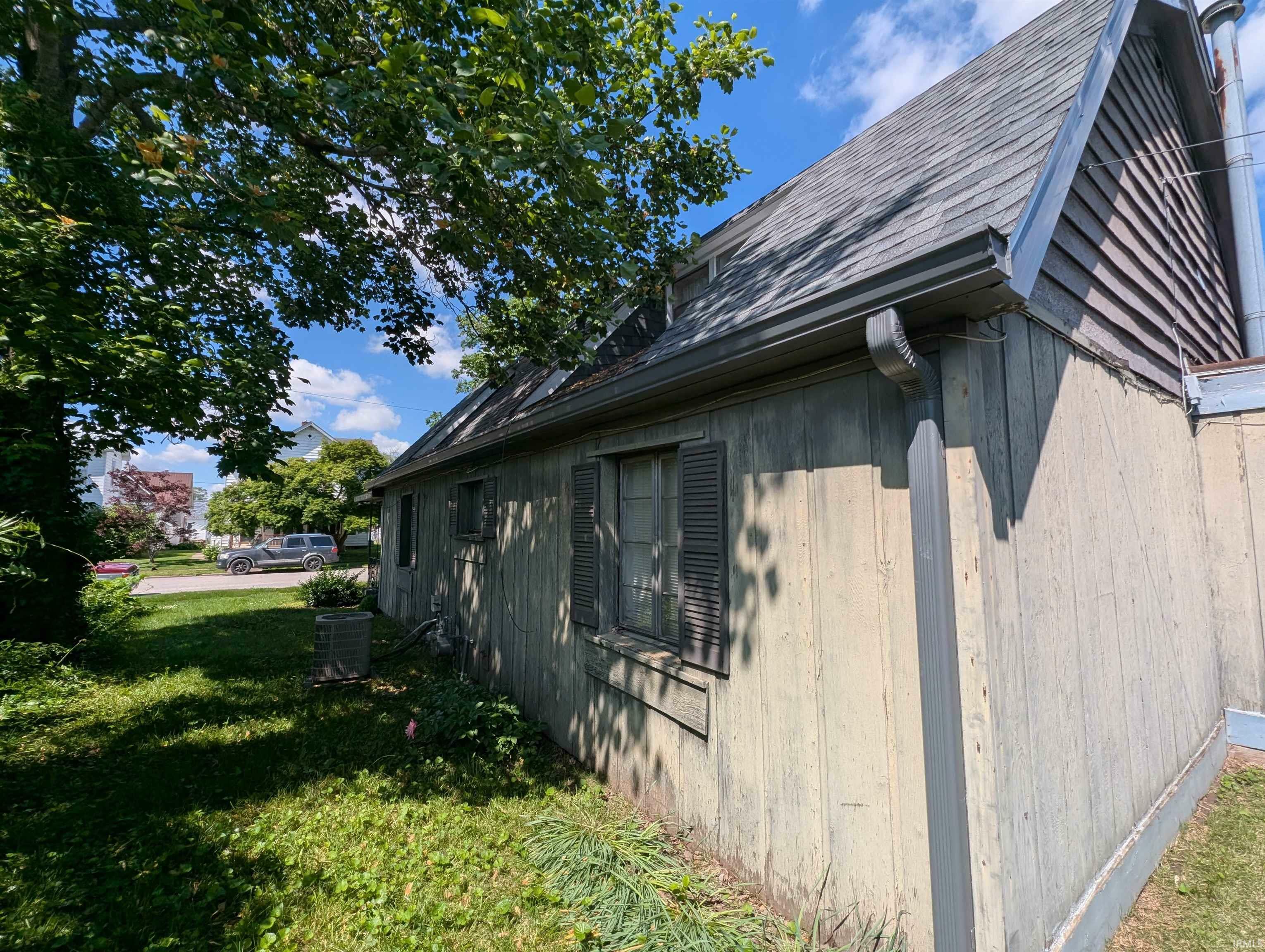 Property Photo: 1136 Broadway Street IN 47591