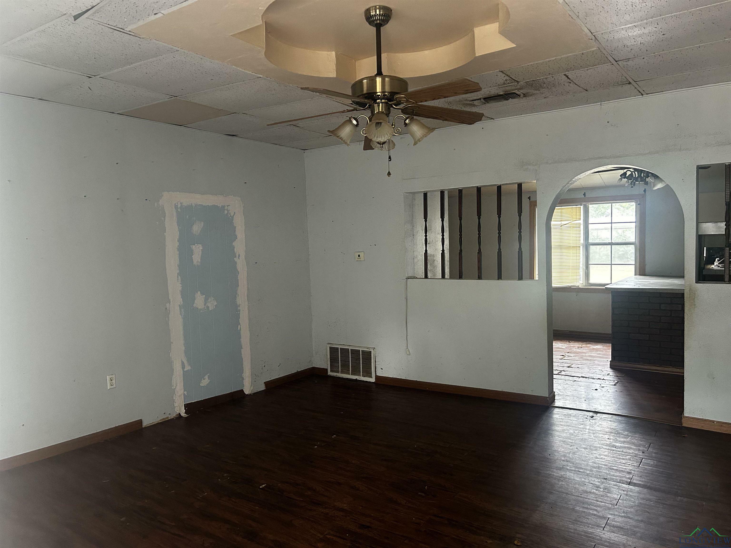 Property Photo: 405 W College St TX 75633