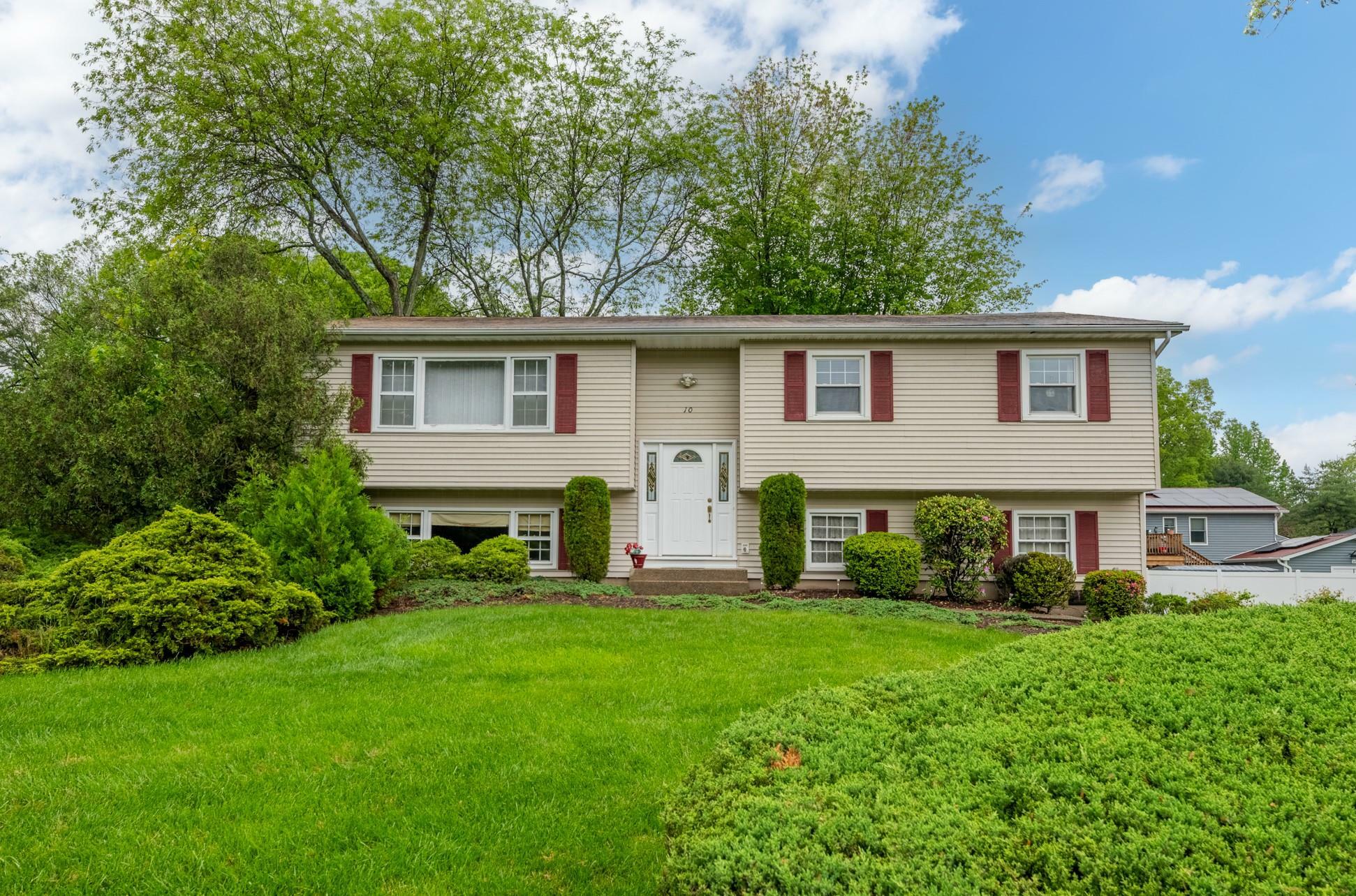 Property Photo: 10 Parklyn Court NY 10954