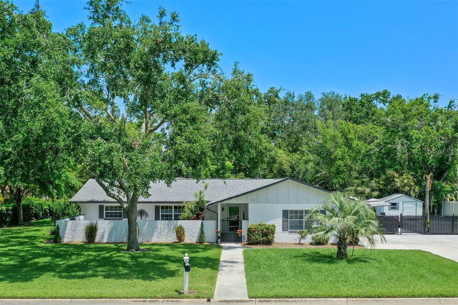 Property Photo: 711 Valencia Court FL 34787
