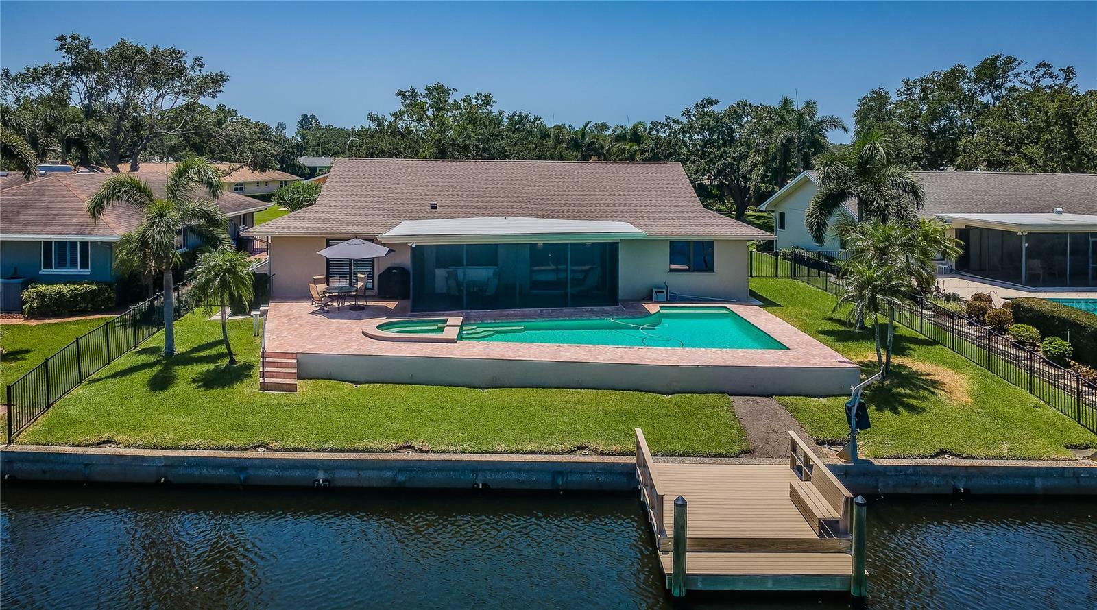 Property Photo: 671 Tallahassee Drive NE FL 33702