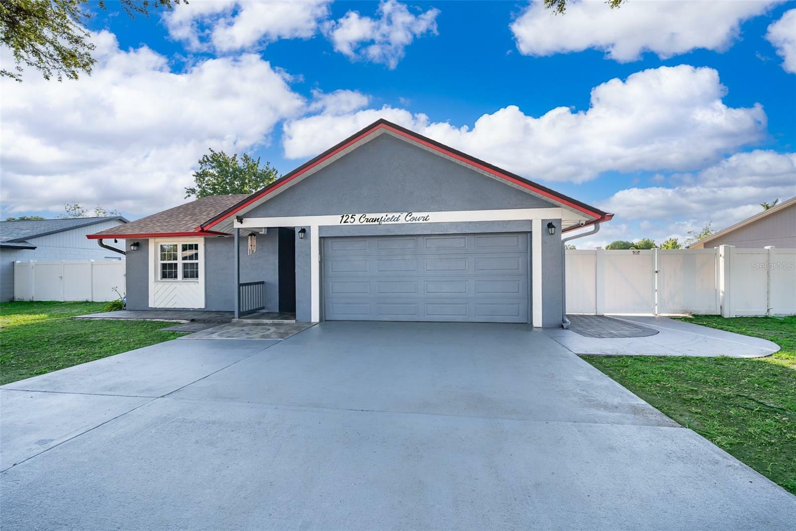 Property Photo: 125 Cranfield Court FL 32835
