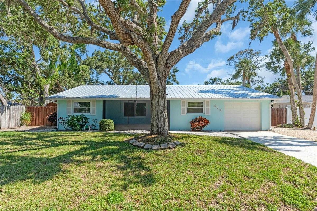 Property Photo: 541 Zephyr Road FL 34293