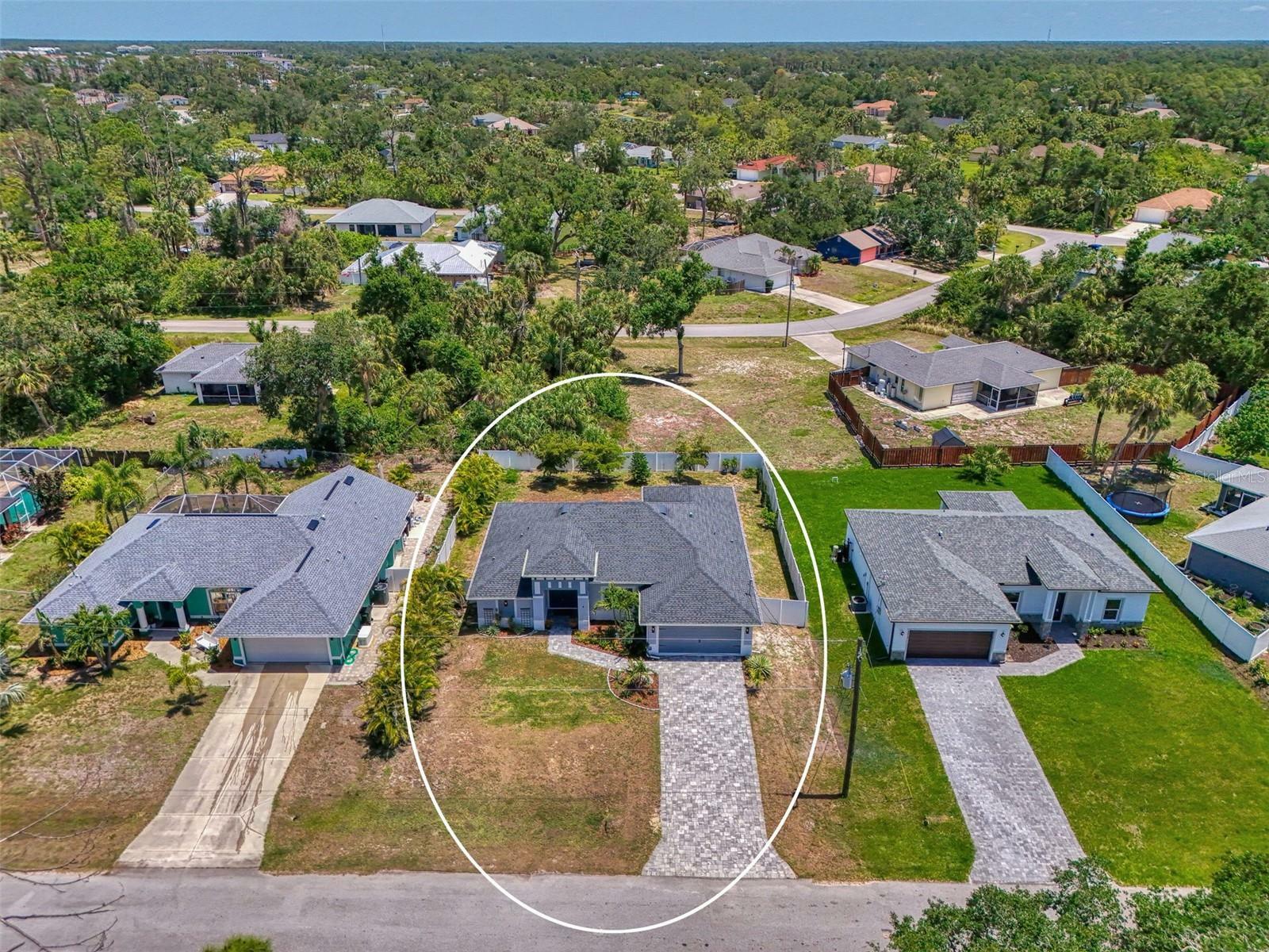 Property Photo: 4624 Caribou Avenue FL 34287