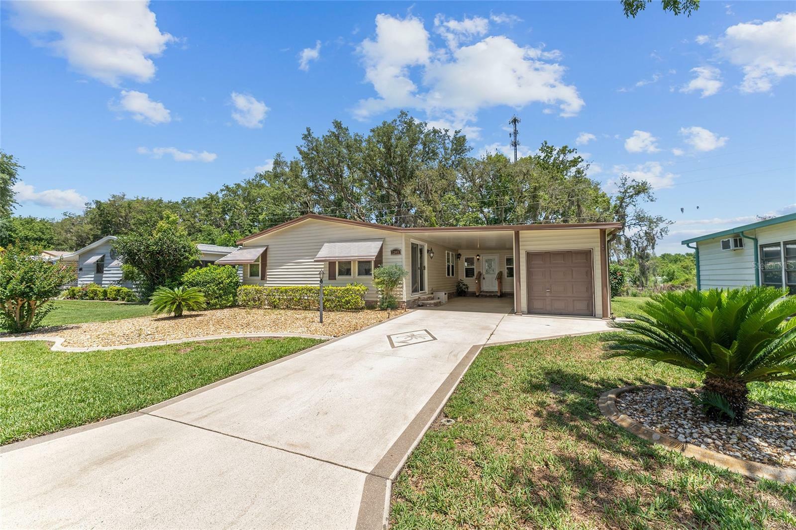 Property Photo: 1303 E Schwartz Boulevard FL 32159