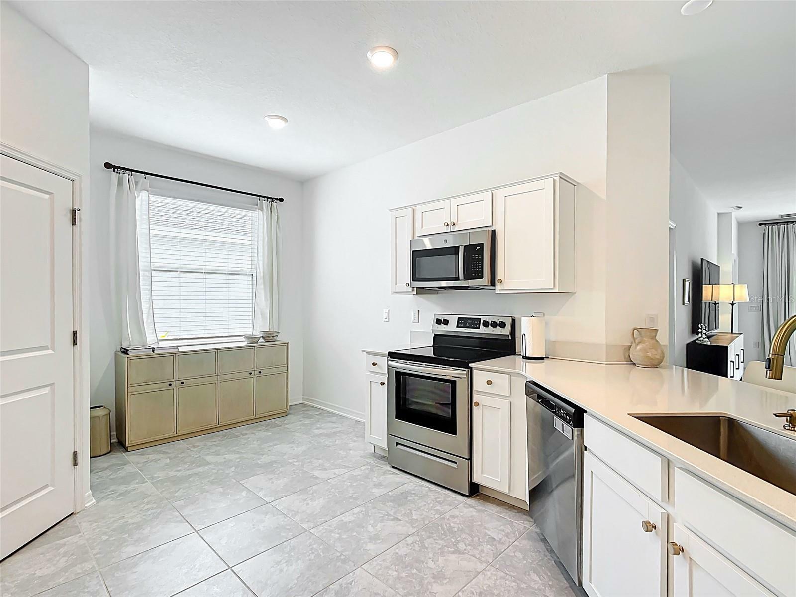 Property Photo: 800 Reggie Road FL 33884