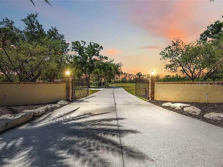 Property Photo: 4225 Ulman Avenue FL 34286