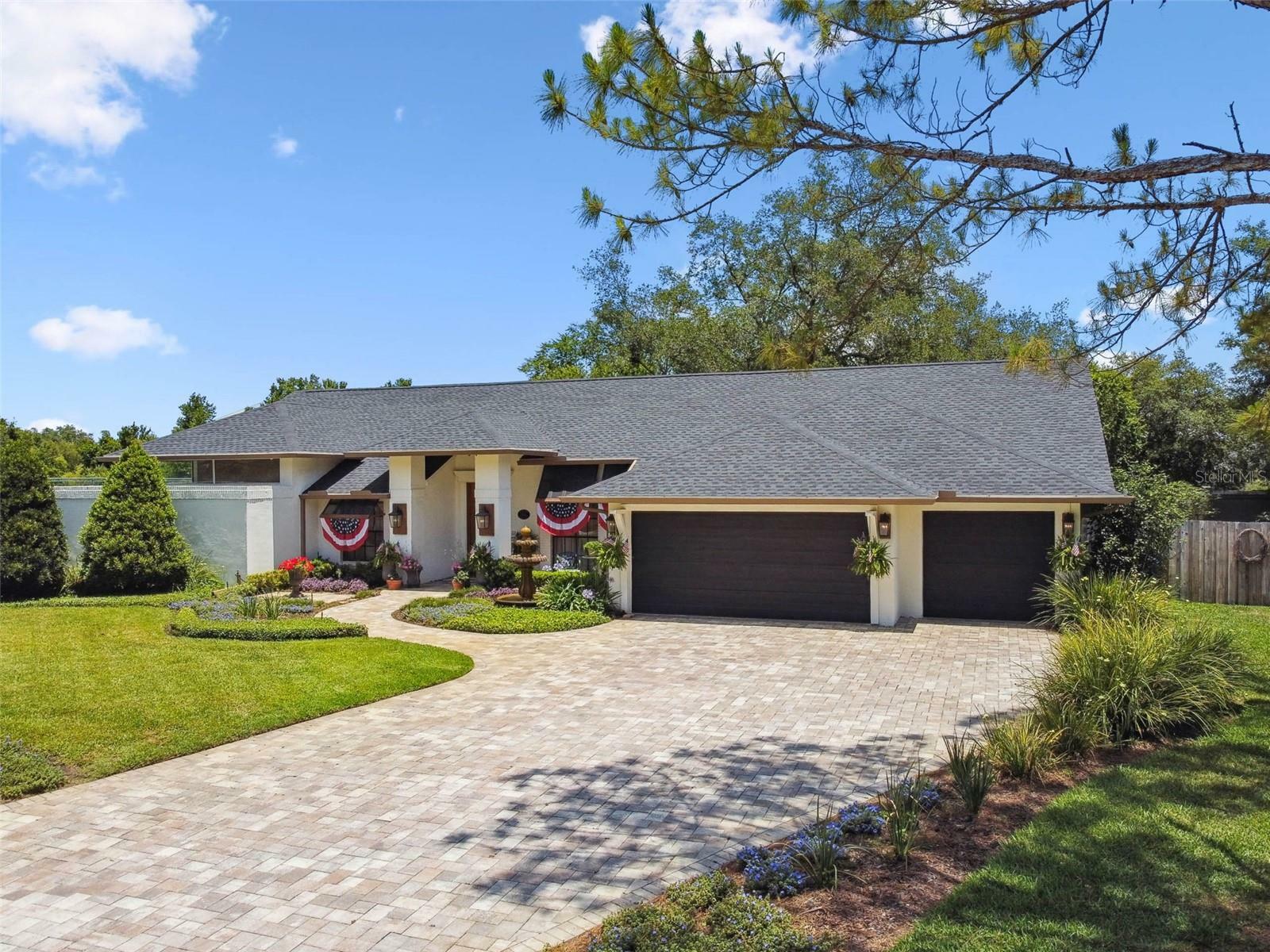 Property Photo: 506 Crystal Grove Boulevard FL 33548