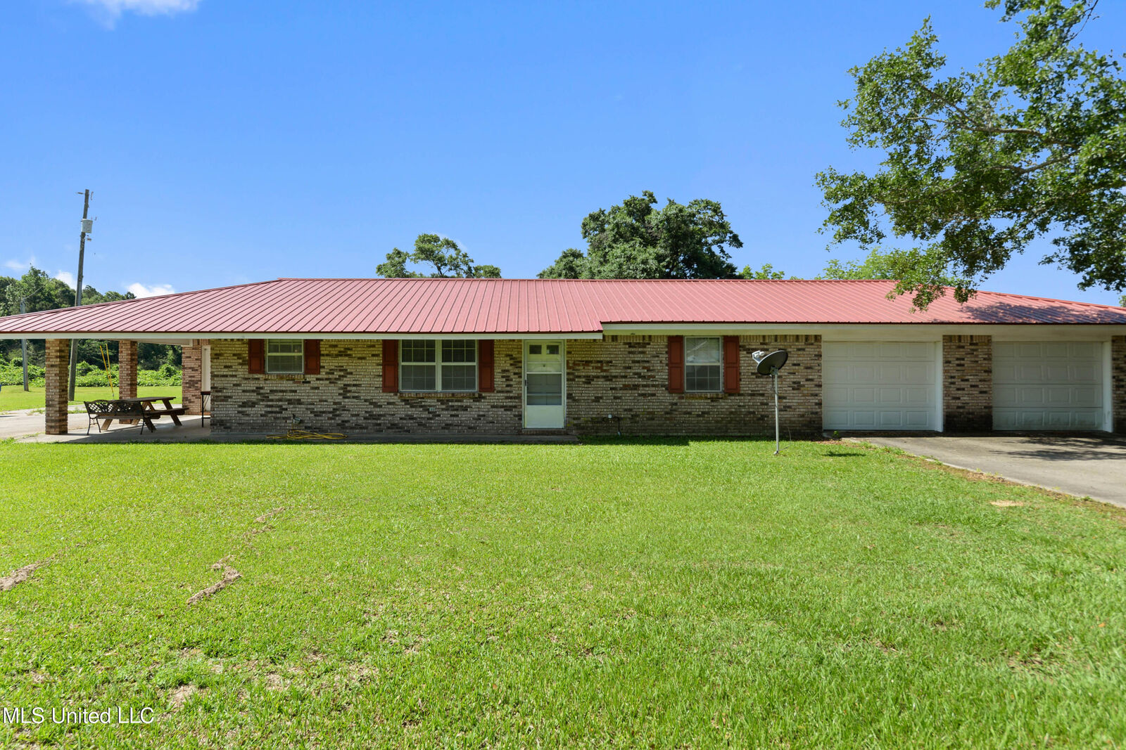 Property Photo:  143 Pete Cochran Road  MS 39452 
