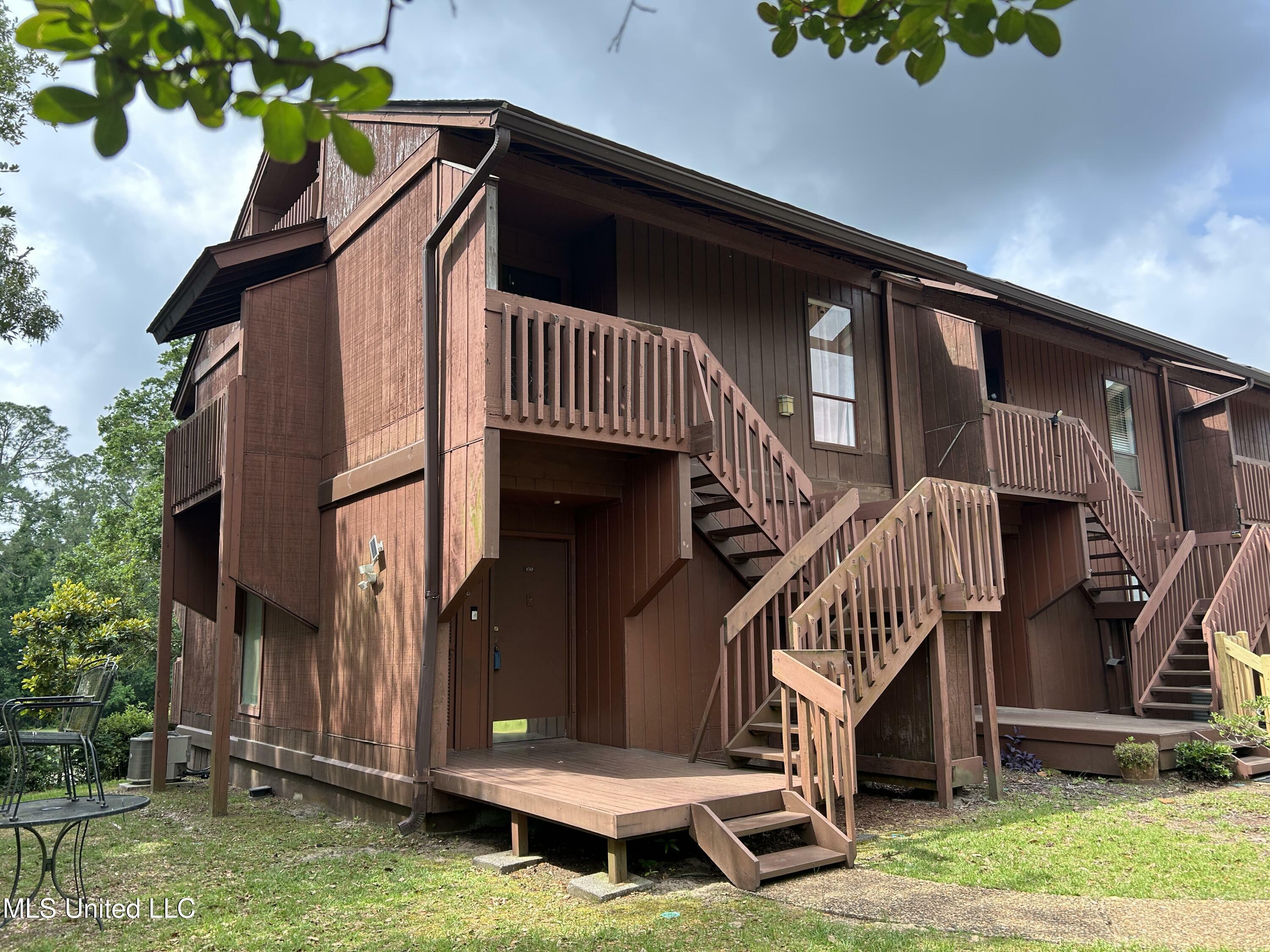 Property Photo: 150 Lakeside Villa MS 39525