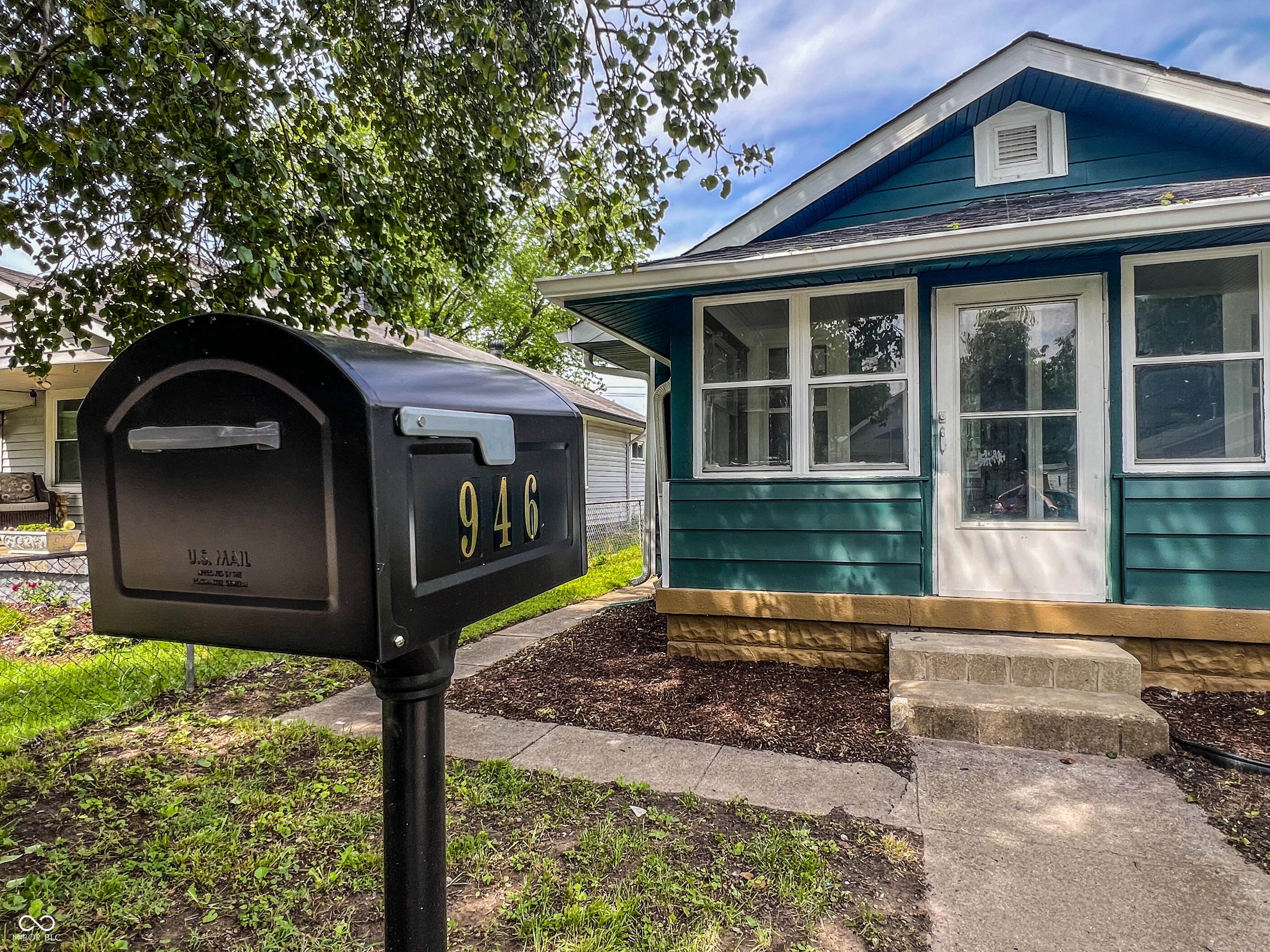 Property Photo: 946 N Somerset Avenue IN 46222