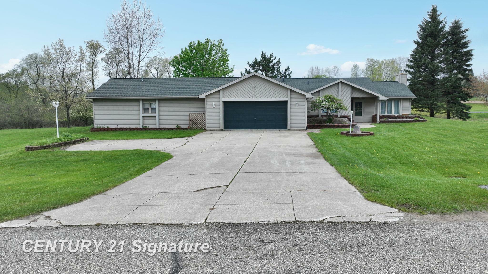 Property Photo: 5489 Winchester Way MI 48624