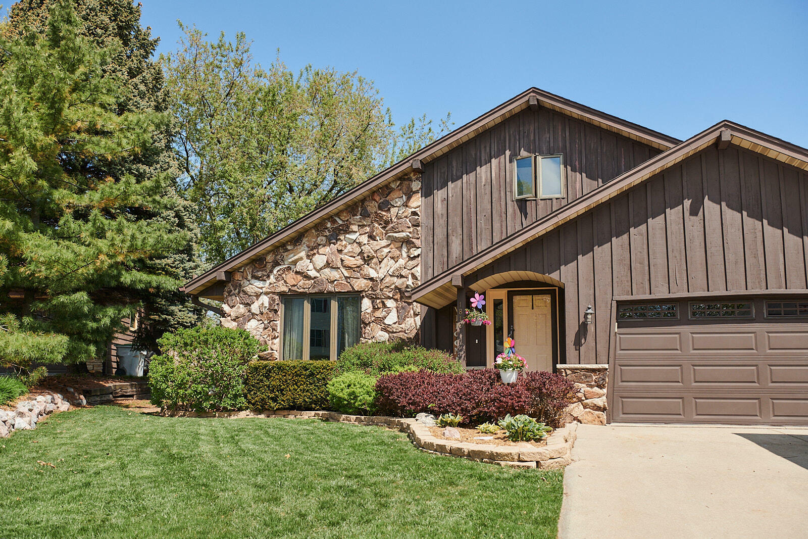 Property Photo: 1810 W Upham Ct WI 53221