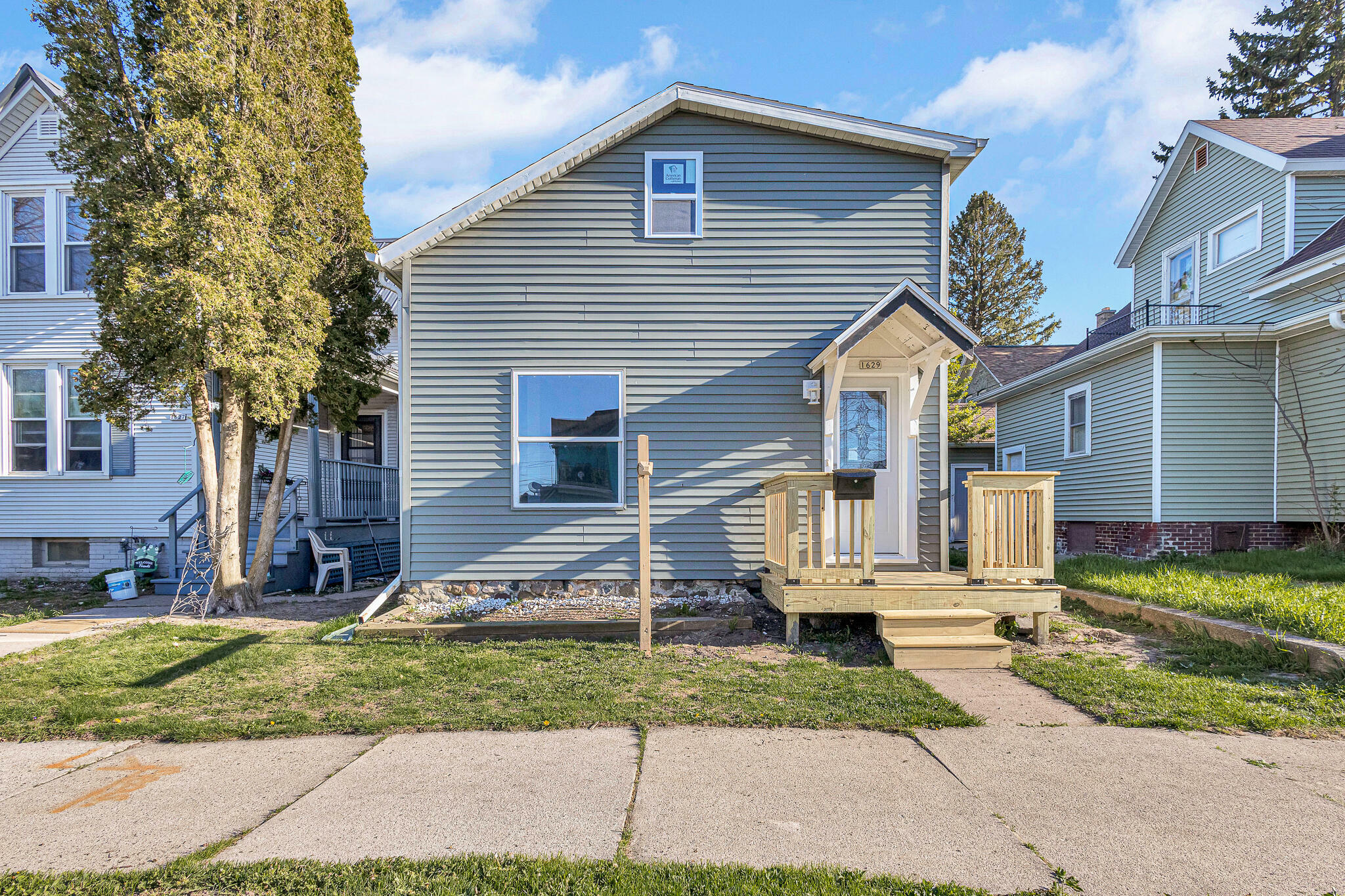 Property Photo: 1629 Kentucky Ave WI 53081