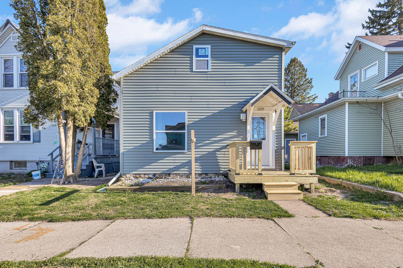 Property Photo:  1629 Kentucky Ave  WI 53081 