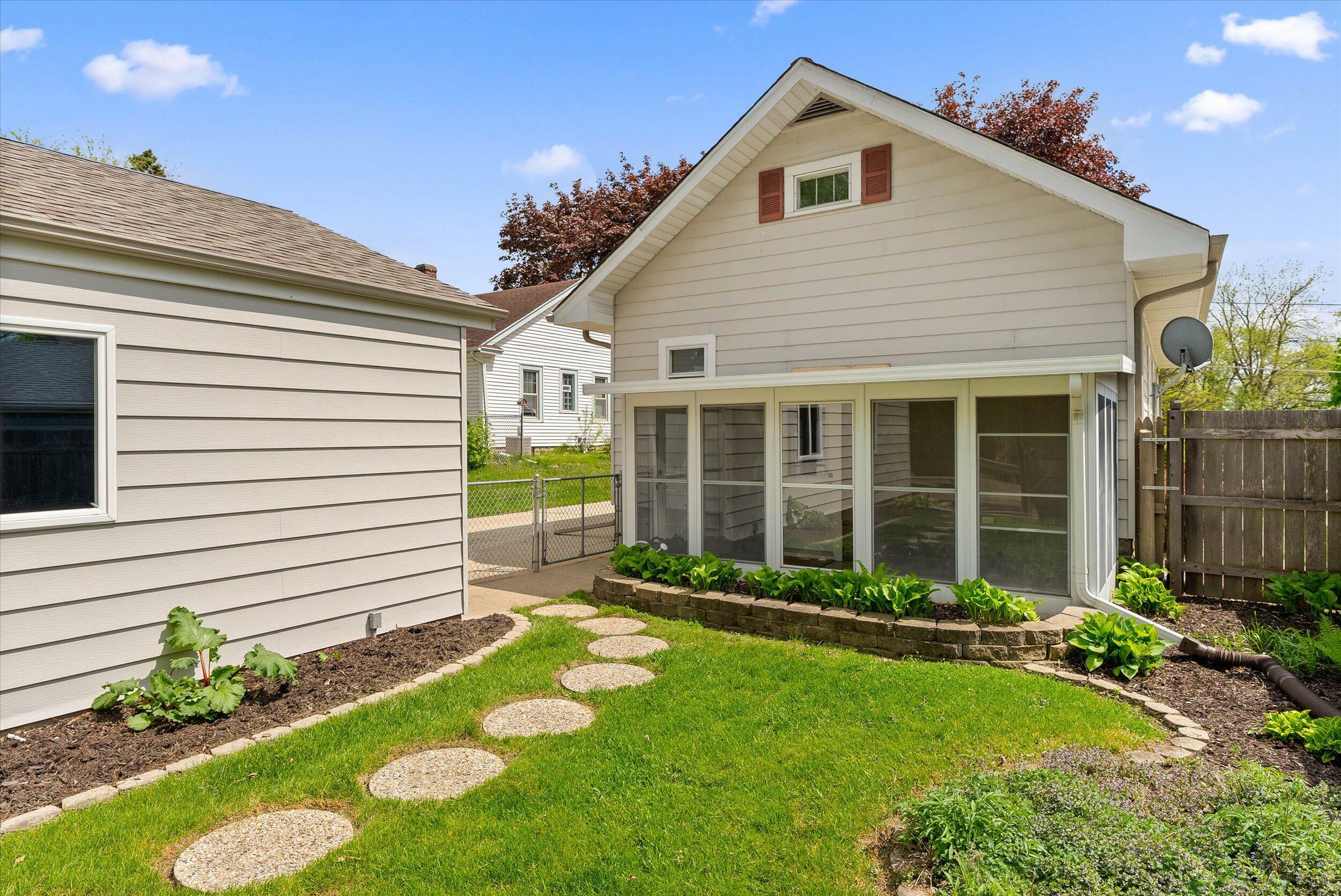 Property Photo: 1108 Lindbergh Ave WI 53188