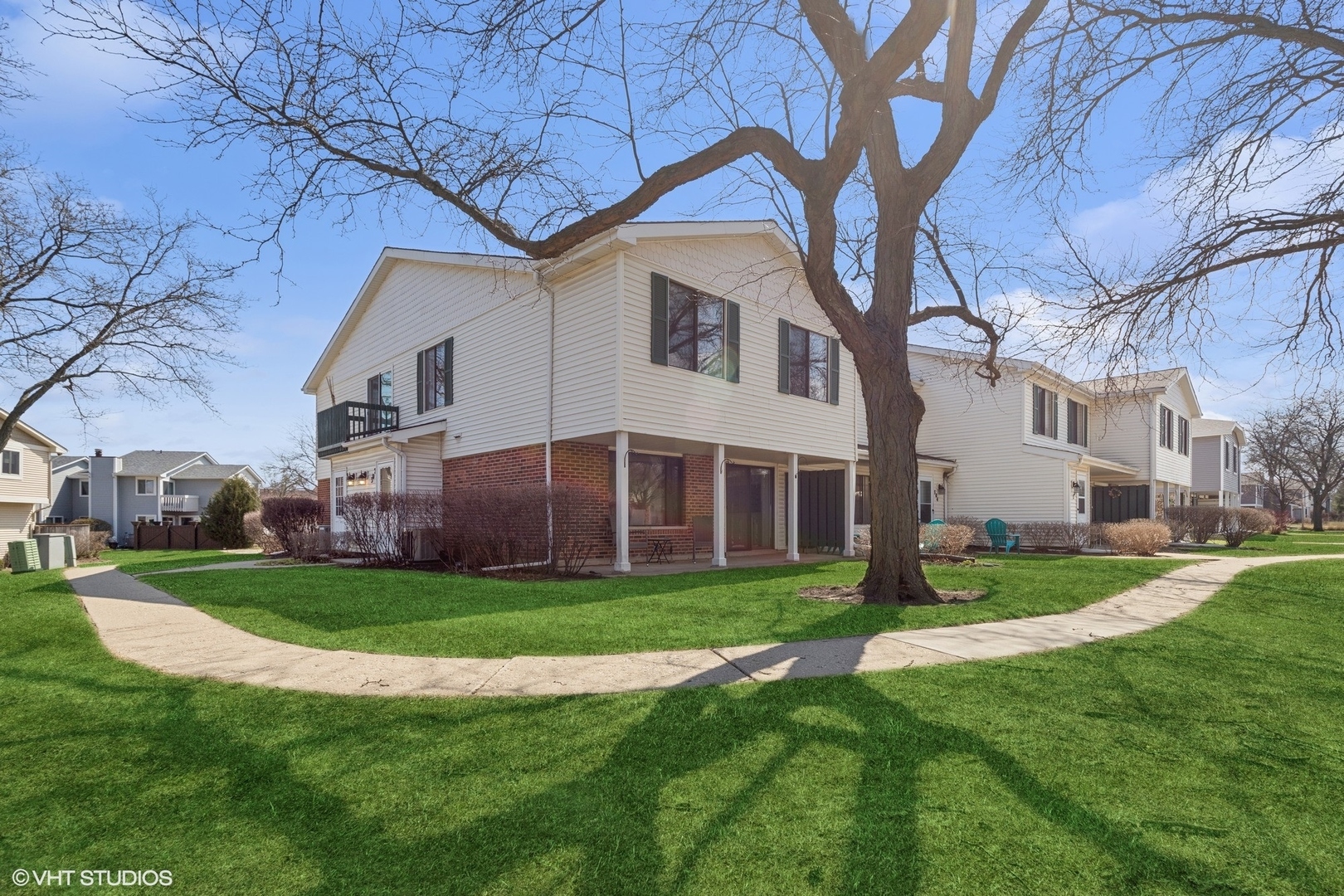 302 Taylor Court  Vernon Hills IL 60061 photo