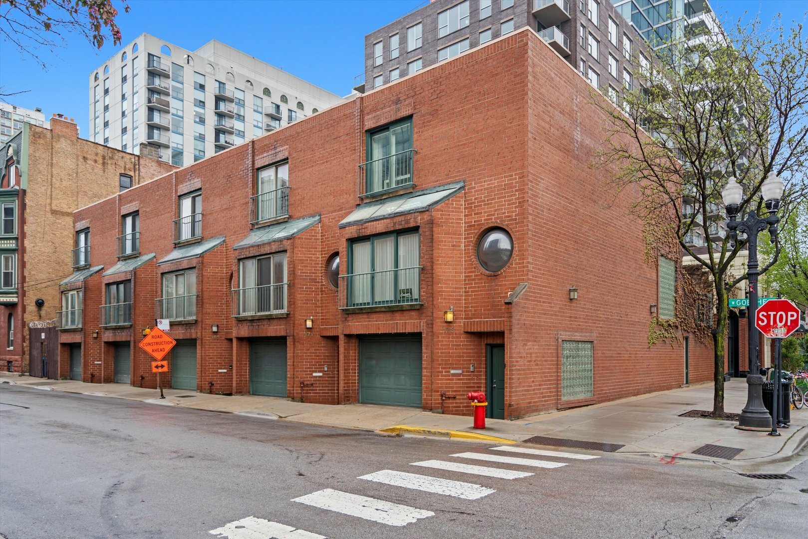 Property Photo: 171 W Goethe Street B IL 60610
