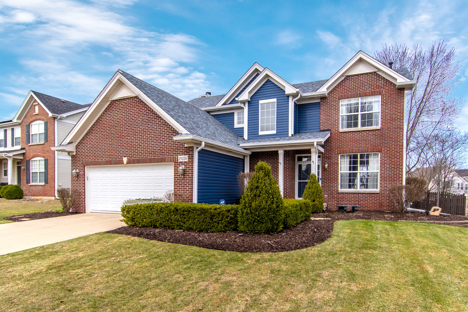 Property Photo: 25226 W Glen Oaks Lane IL 60404