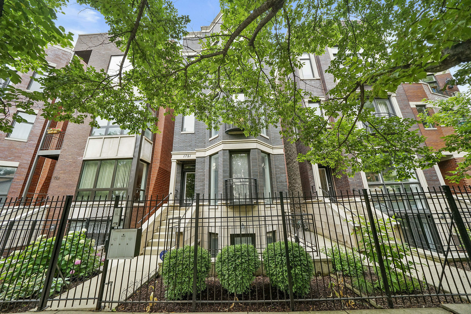 Property Photo: 1751 N Artesian Avenue 2 IL 60647