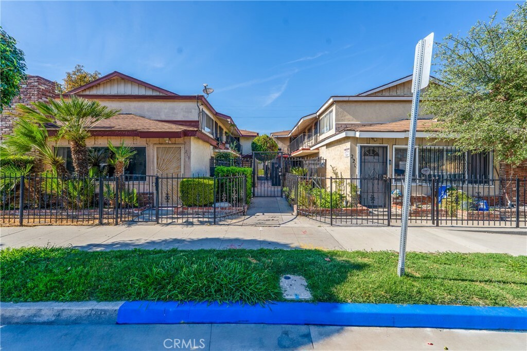 219 E Artesia Boulevard  Long Beach CA 90805 photo