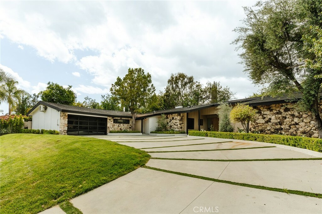 Property Photo: 18155 Lake Encino Drive CA 91316