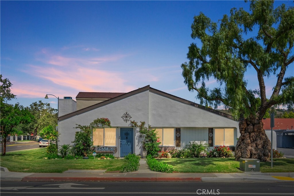 Property Photo: 27601 Calle Arroyo CA 92675