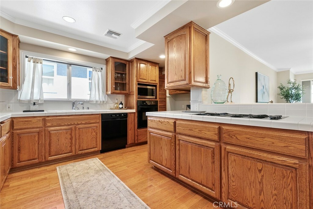 Property Photo:  2536 N Parish Place  CA 91504 