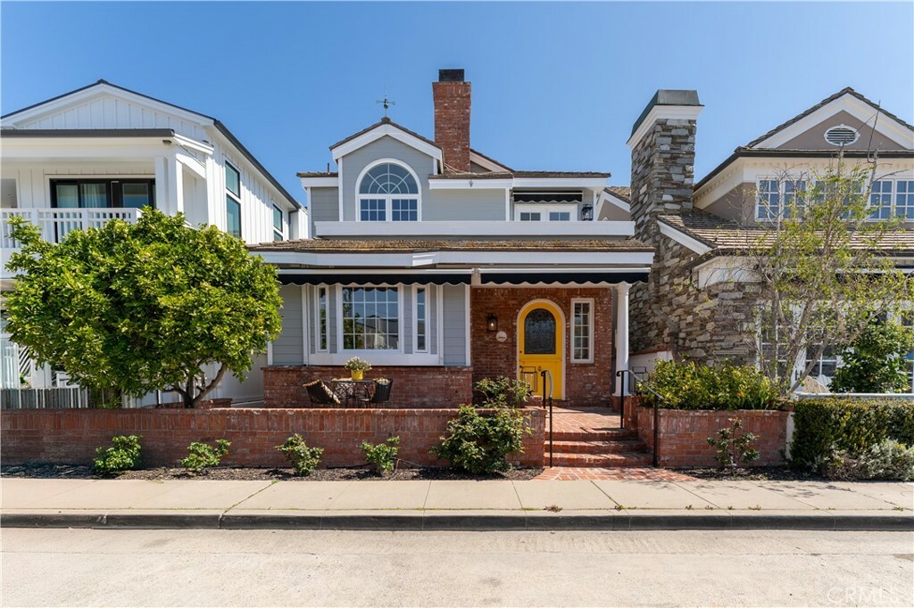 Property Photo:  214 Sapphire Avenue  CA 92662 