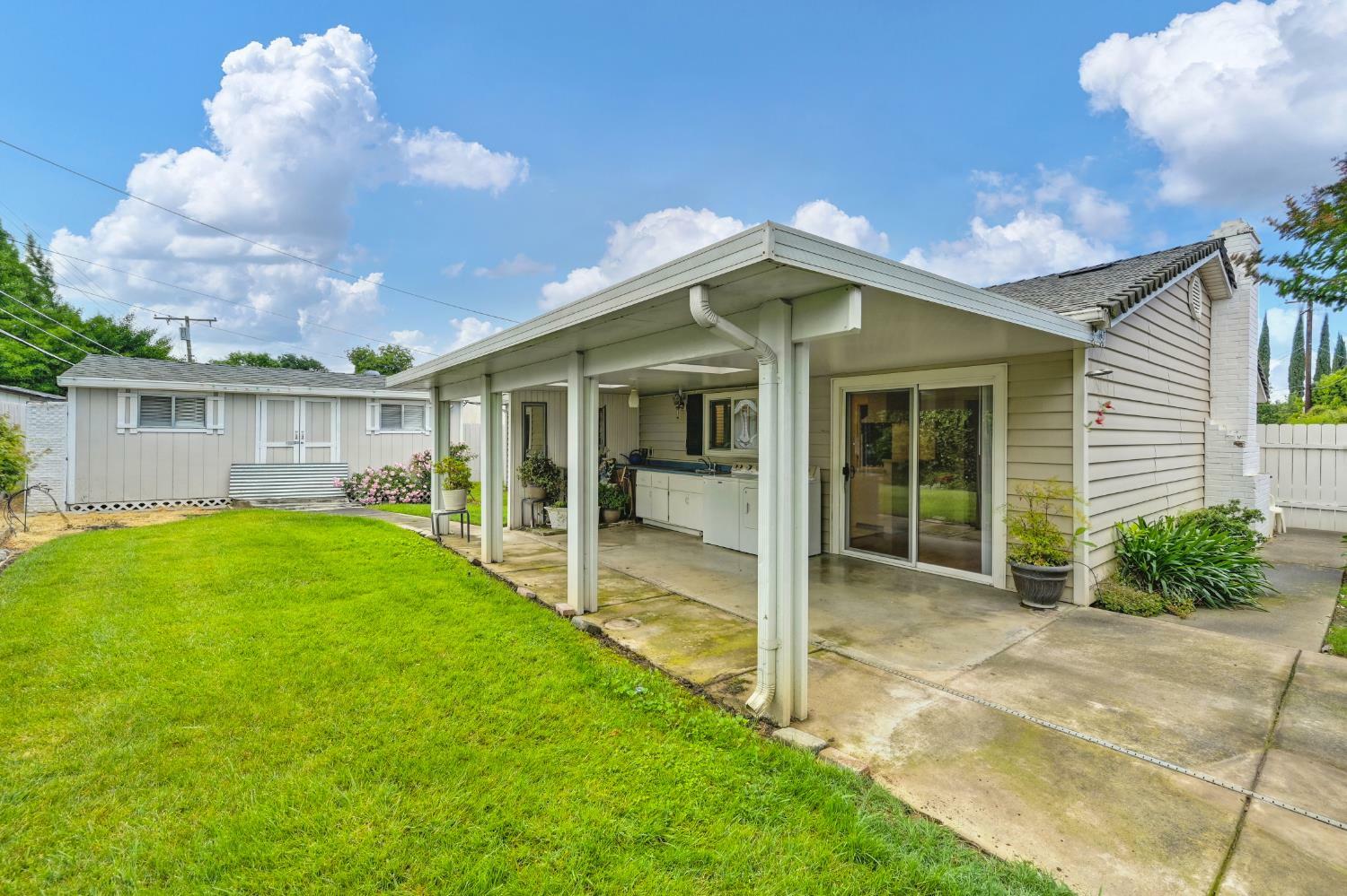 Property Photo: 2744 Dorine Way CA 95833