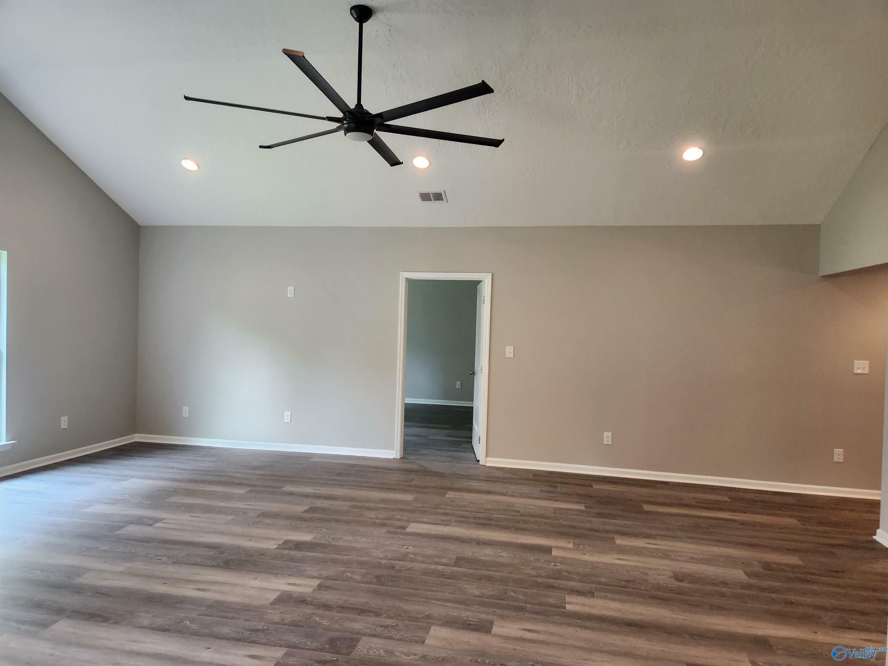 Property Photo: 124 Glen Oaks Circle AL 35905