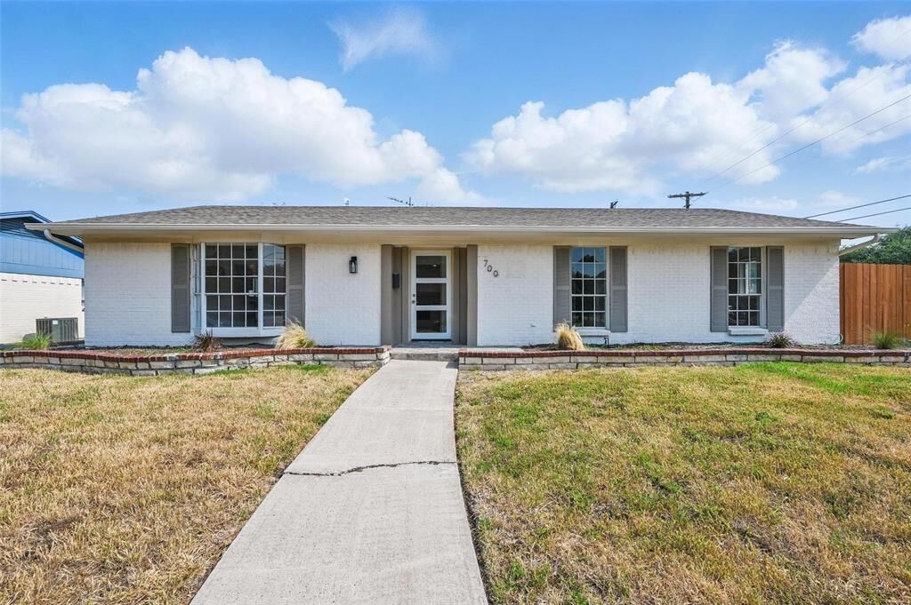 Property Photo:  700 Brentwood Lane  TX 75080 