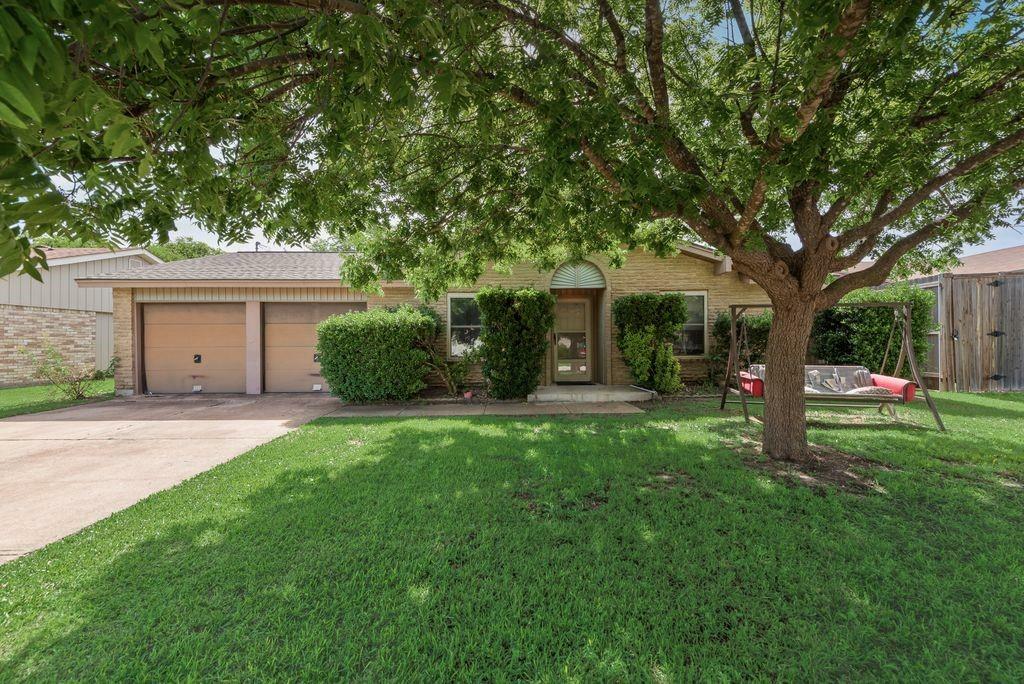 Property Photo: 6536 Wakefield Road TX 76182
