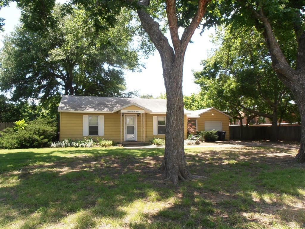 Property Photo: 2108 Norwood Lane TX 76013