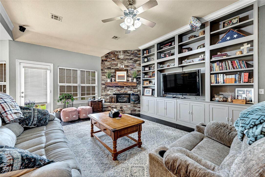 Property Photo: 6201 S 36th Street AR 72758