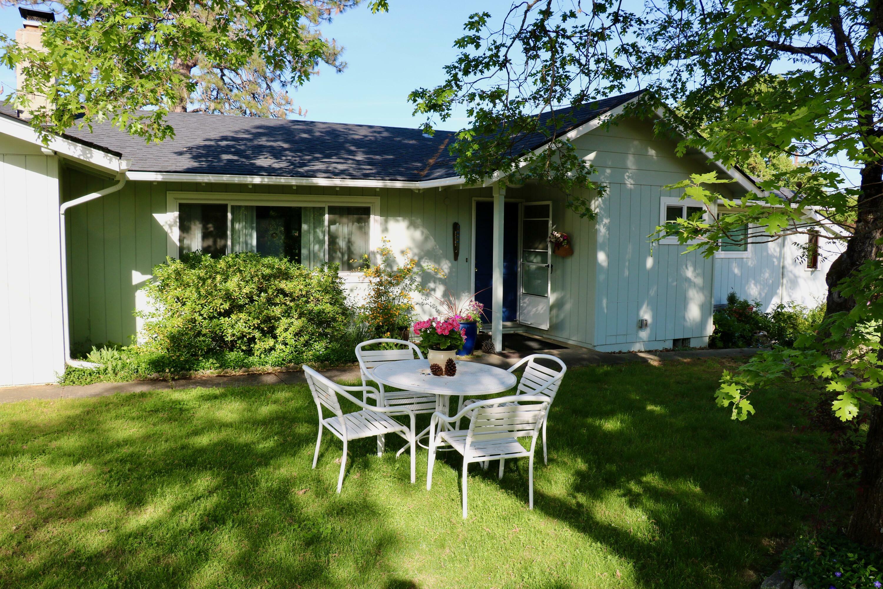 Property Photo: 5072 Old Stage Road OR 97502