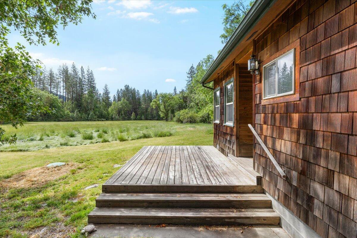 Property Photo: 14800 Hoerster Lane OR 97537