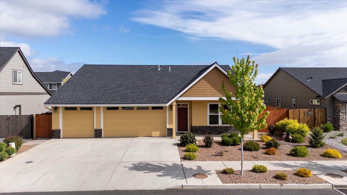 Property Photo: 2571 NW Greenwood Avenue OR 97756