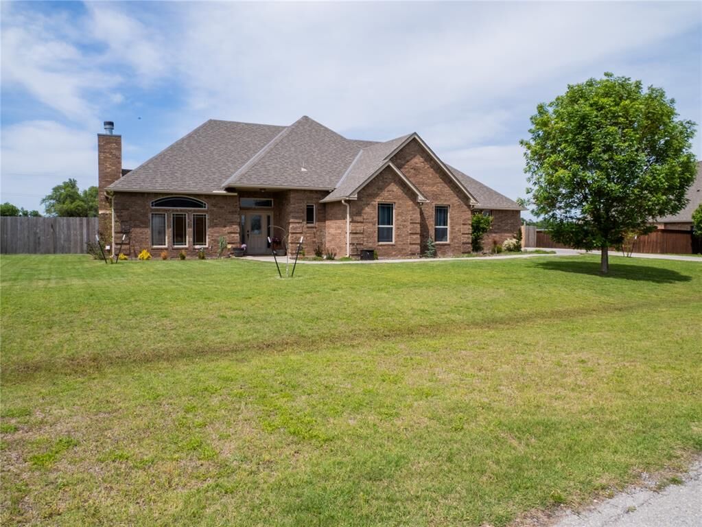 Property Photo: 1102 NW Mount Pinchot Avenue OK 73507