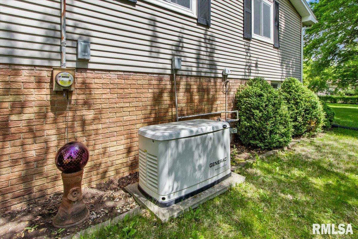 Property Photo: 1518 Division Street IL 61548