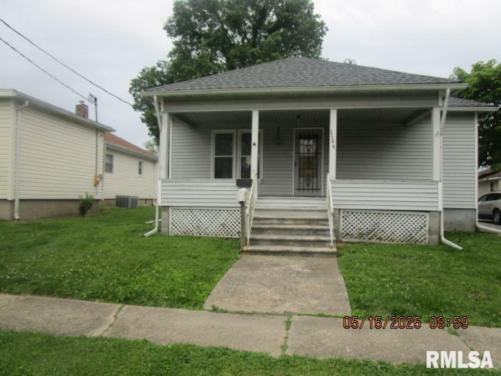 Property Photo: 1106 E St Louis Street IL 62896