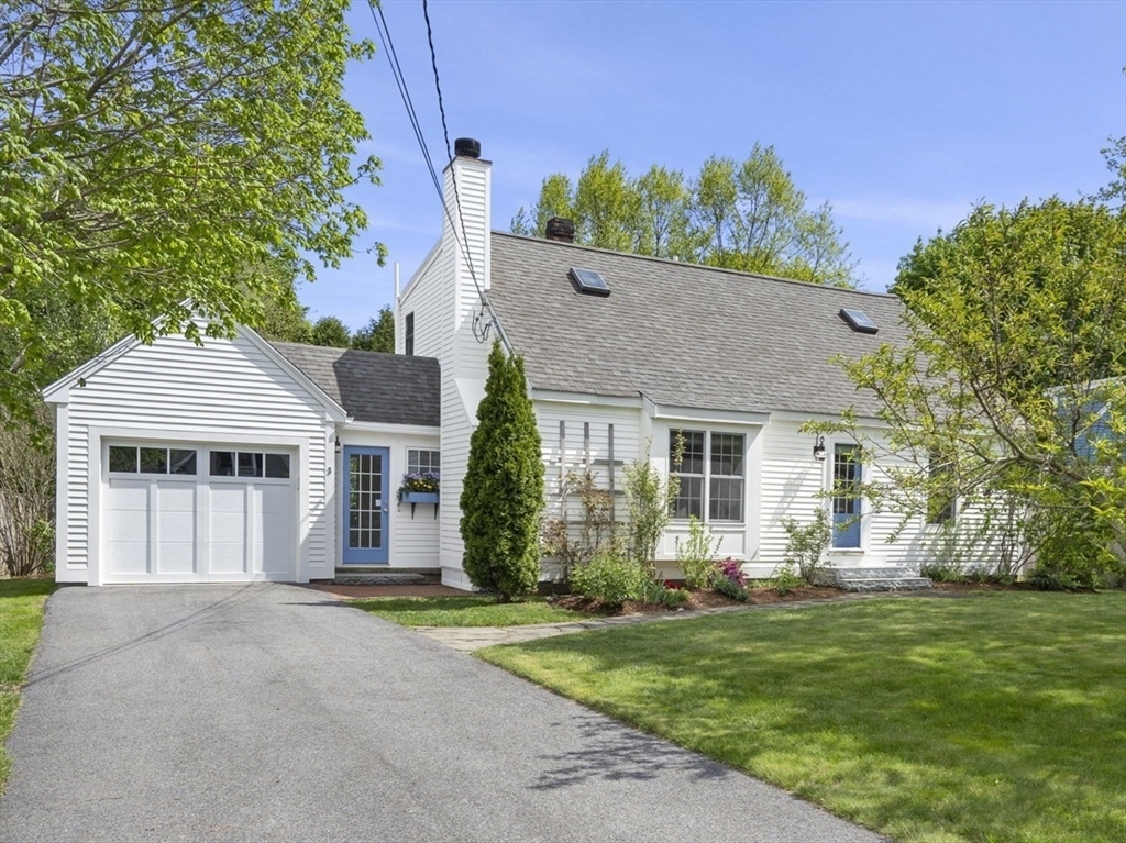Property Photo:  3 Roosevelt Pl  MA 01950 