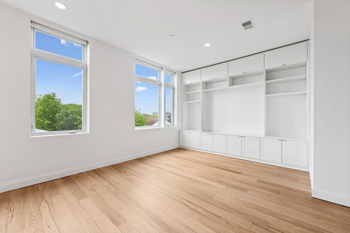 Property Photo: 170 West Broadway 403 MA 02127
