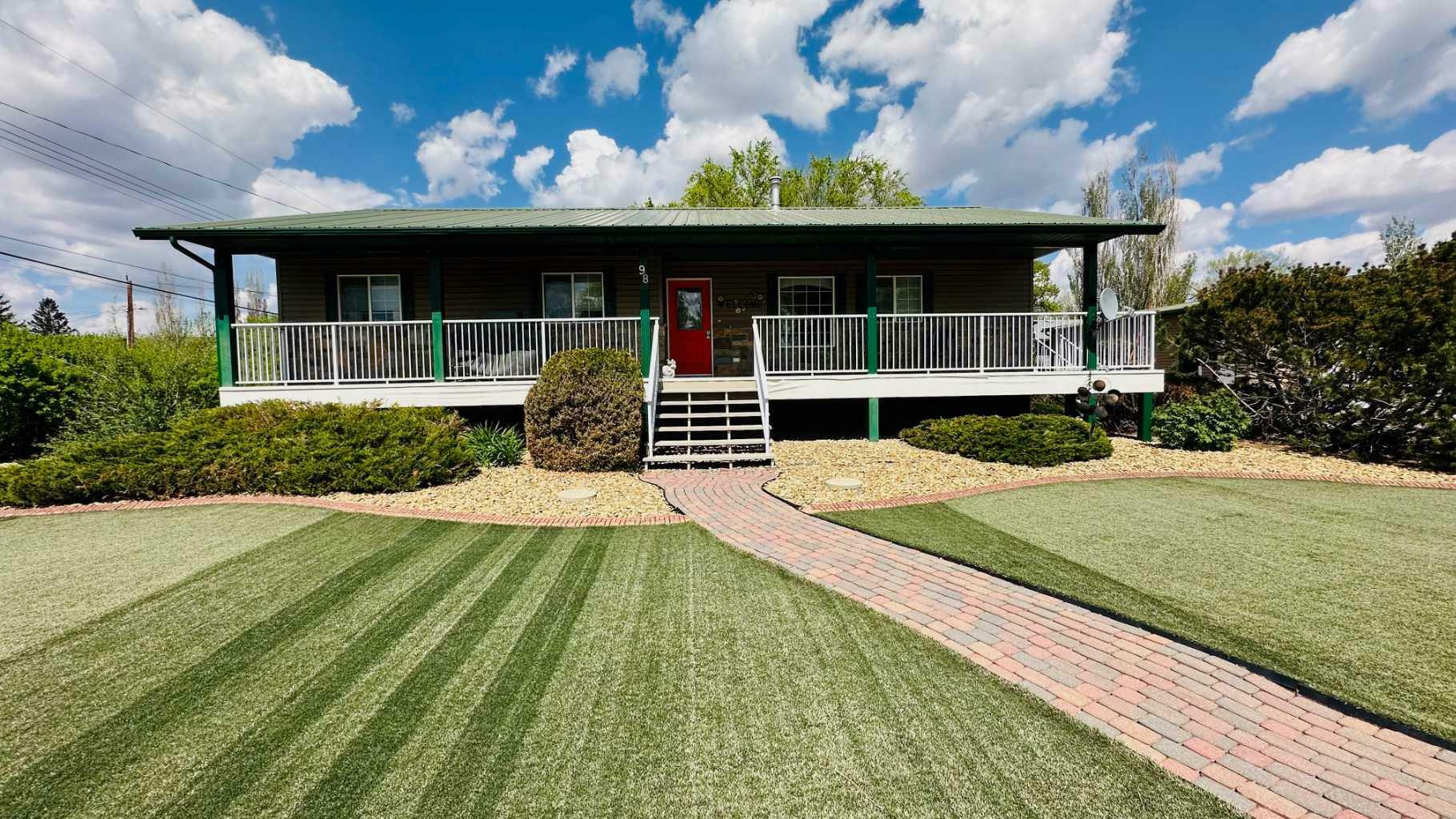 Property Photo: 98 12 Street West AB T0J 0Y2