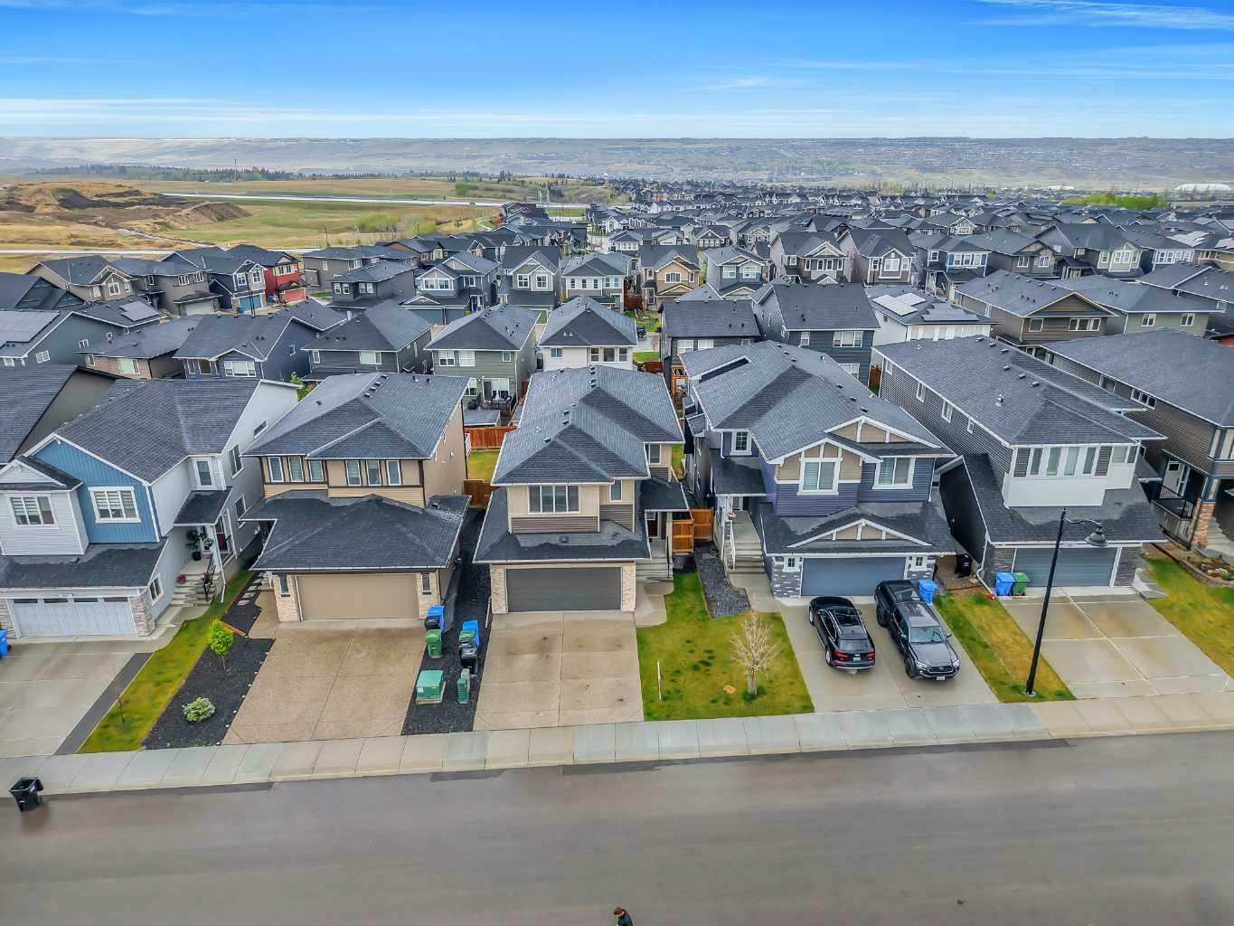 Property Photo: 93 Crestbrook View SW AB T3B 6G8