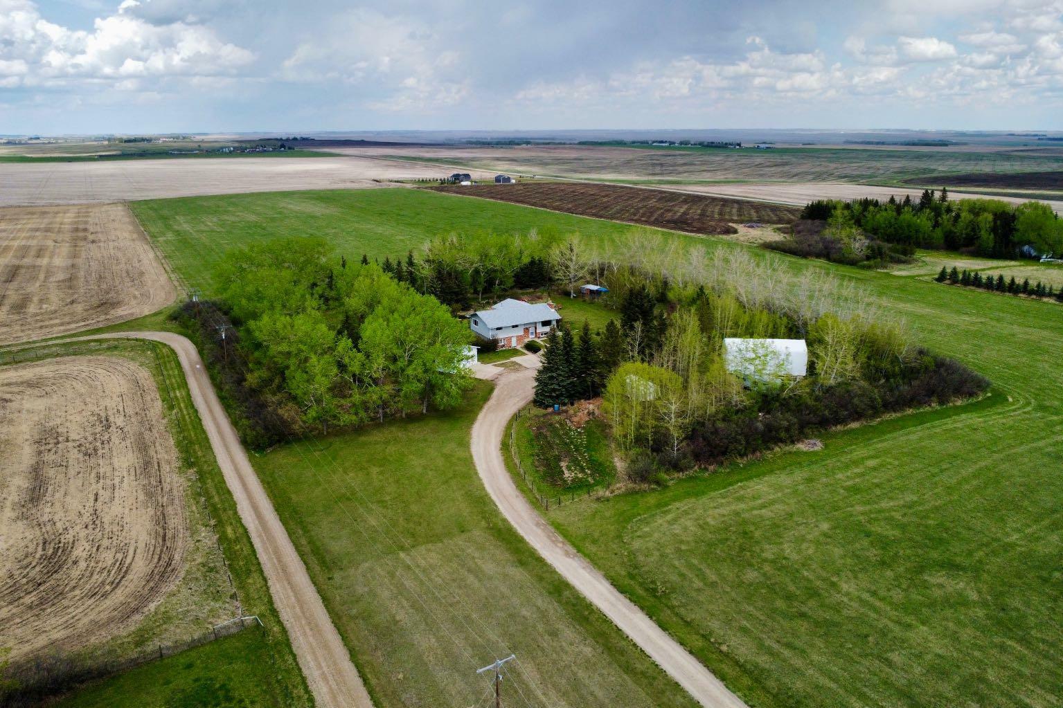 Photo de la propriété: 21060 Township Road 272 AB T4B 4Y3