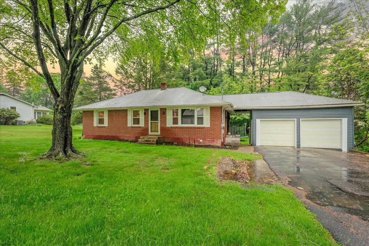 Property Photo: 7136 Howel Terrace PA 18360
