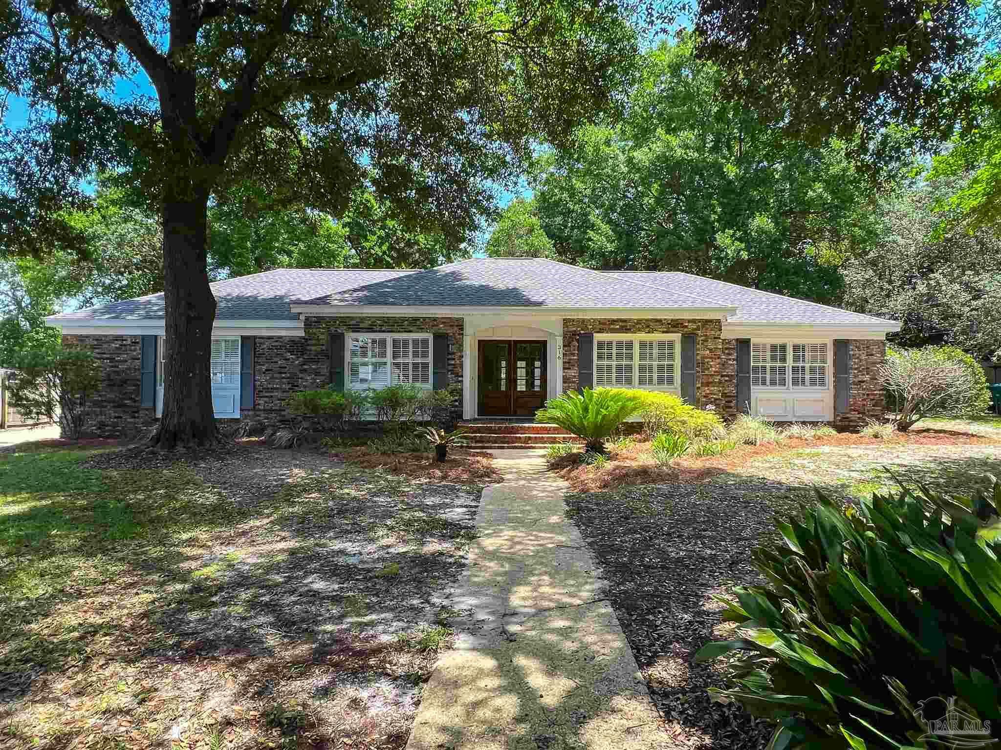 Property Photo: 316 Dolphin St FL 32561