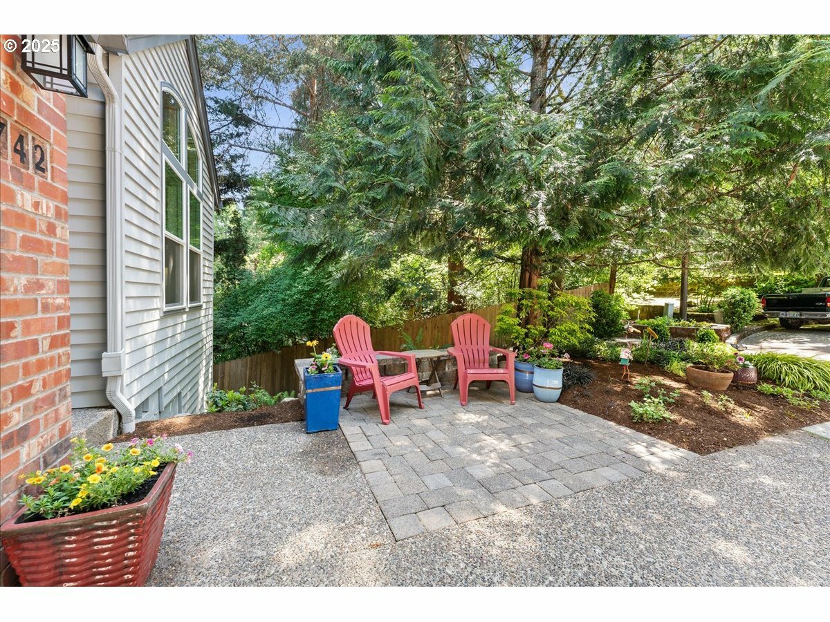 Property Photo: 2742 SW Leah Ct OR 97219