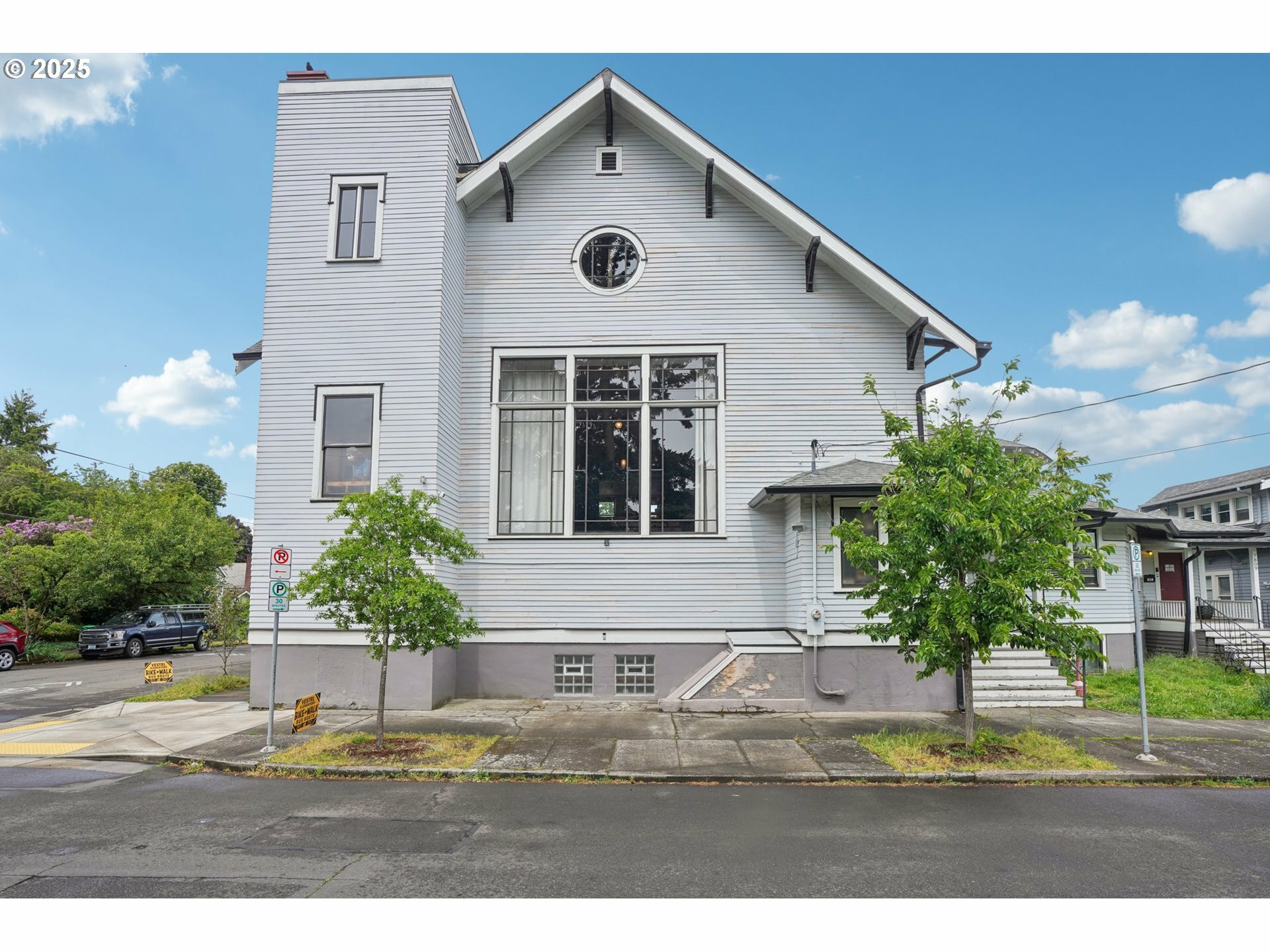 Property Photo: 7809 NE Everett St OR 97213